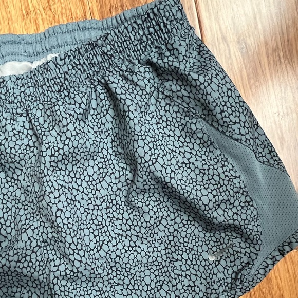 Nike | Dri-fit Tempo Speckled Running Shorts size Small Gray Black - Picture 2 of 4